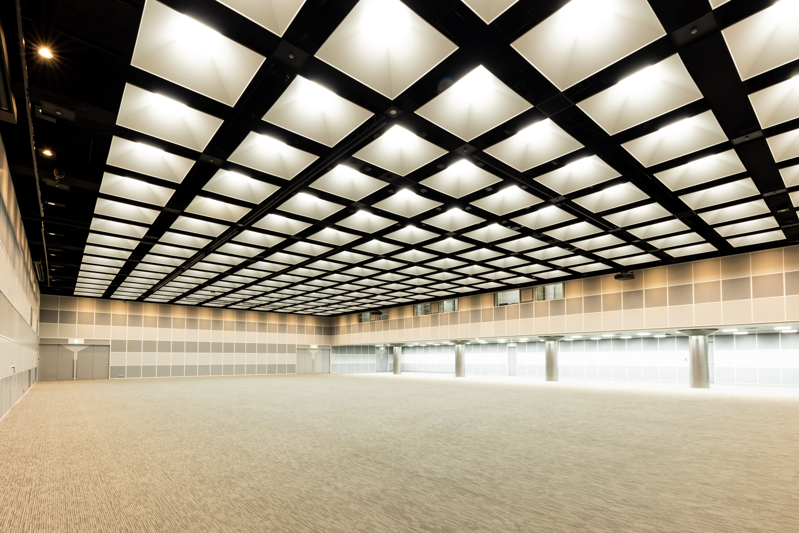 UMEDA CENTER BUILDING / CRYSTAL HALL / White Hall / Conference Room-Slider image①